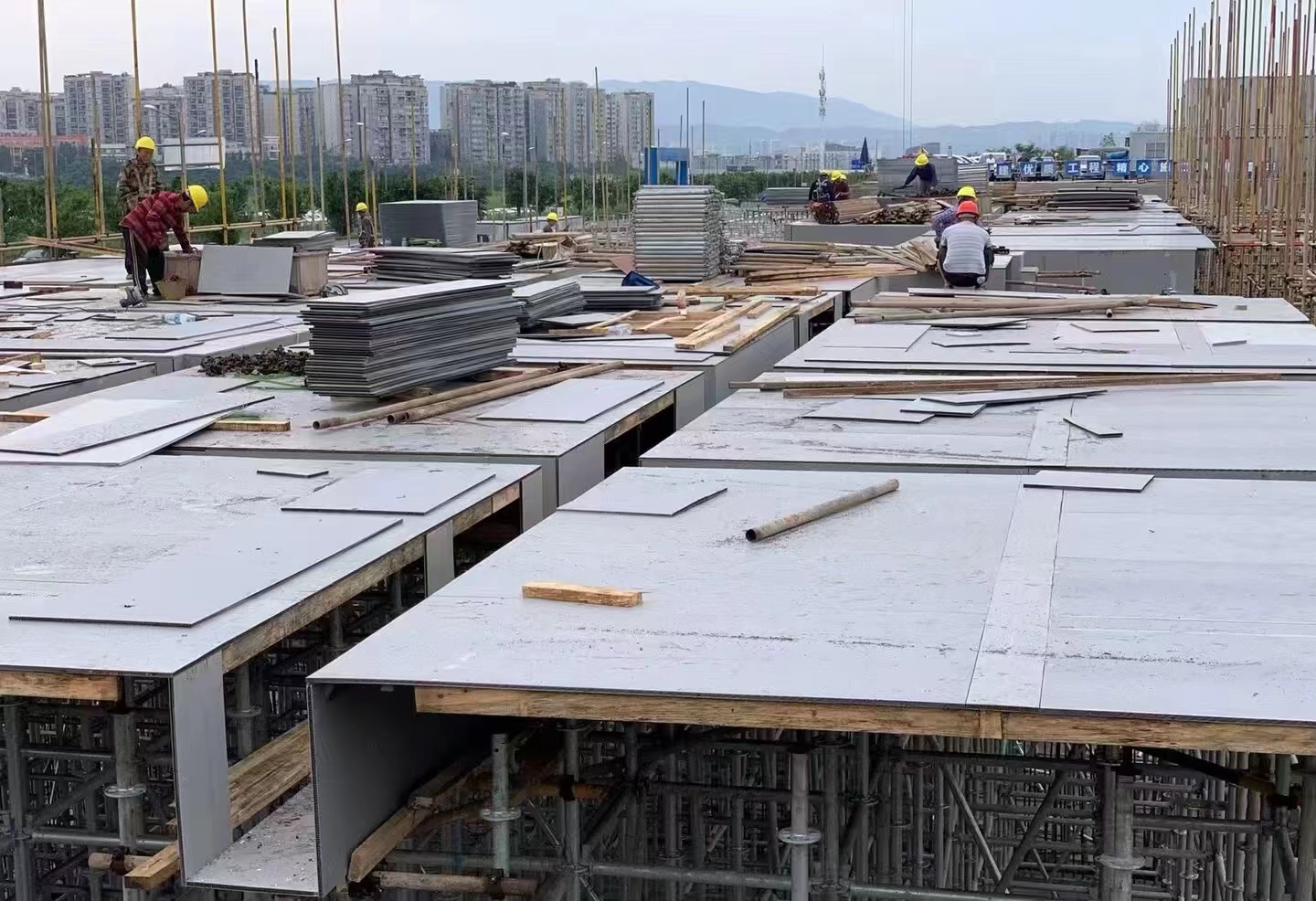 <b>建筑工程模板施工过程中须注意事项</b>